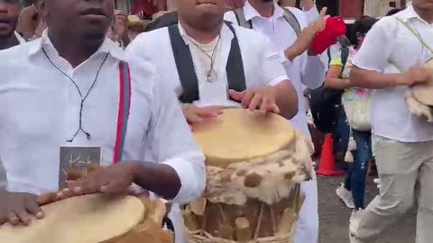 La lluvia no pudo detener el Cabildo de la Escuela Normal Superior