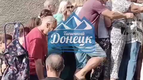 📍Donetsk. Residents queue for rationed water - because there's no working infrastructure.