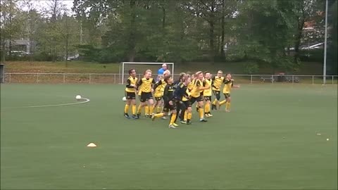 Yaya en zijn Koempeltjes tegen De Graafschap.