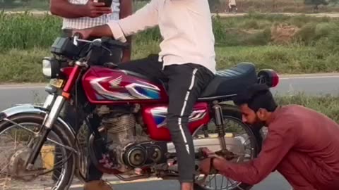 Bike stand pulling prank || Ateeq Chaudhry || ashar loona