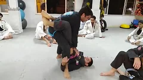 Postura na guarda fechada - Jiu Jitsu
