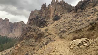 Central Oregon – Smith Rock State Park – Hiking up the Ridgeline