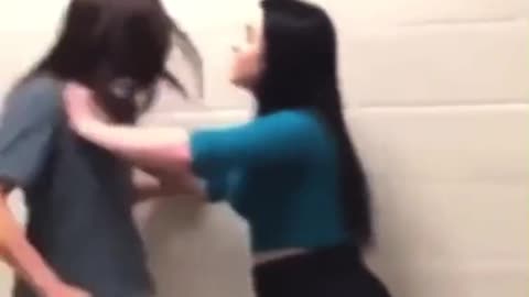 silenced her real fast😂😂 #Girlfights #Gore #fighting #schoolfights #fights