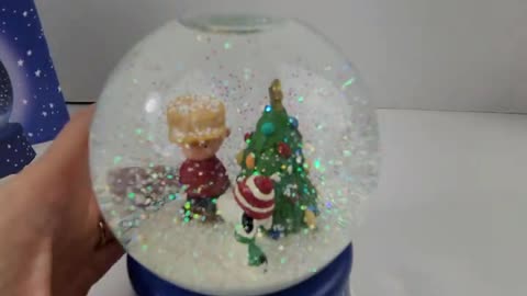 Hallmark Peanuts Musical Snow Globe Charlie Snoopy Christmas Tree 50 Anniversary
