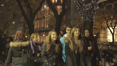 'Boo' prank on unsuspecting pedestrians