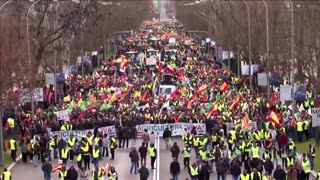 Protesting farmers drive tractors through Madrid
