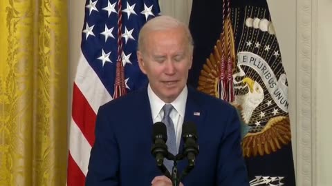 Audience laughs in Biden's face watching him attempt to recite a poem