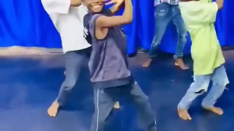 Indian kids funny dance😂🤣