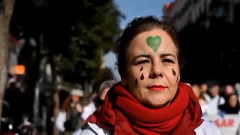 Protesters rally for better public healthcare in Madrid
