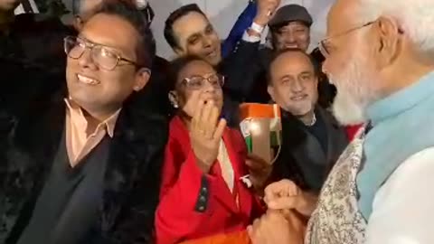 Woman sings a song Welcome PM Modi in India