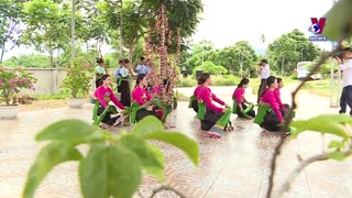 Muong ethnic people working to preserve traditional musical instrument