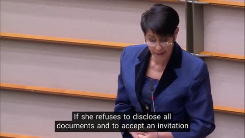 L'eurodeputata tedesca Christine Anderson microfono silenziato dal parlamento