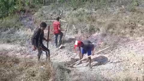 Campesinos en la Vedera del Limón el Floral, sin vías para transportar sus productos