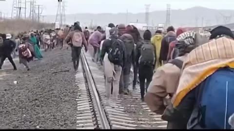 Migration to US Thousands of Illegal Aliens Reaching Border City of Juarez Atop Train Cars