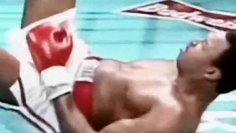 "Down and Out: Mike Tyson's Devastating Knockout Victory!"😲😲😲 a big right hand