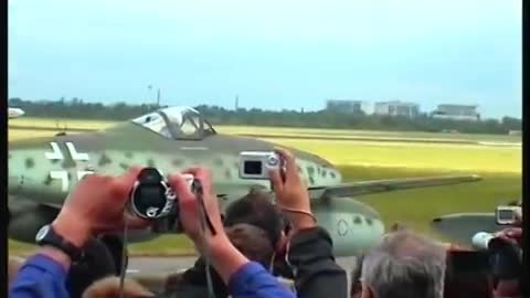 Messerschmitt Me 262 "Schwalbe" - First Flight Over Berlin after 61 Years, Historical Footage!