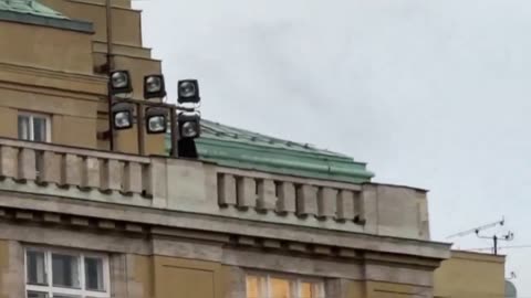 Praha: VIDEO ZÁSAHU PROTI STŘELCI na FFUK z pohledu zasahujícího policisty (VIDEO CZ, 5 min)