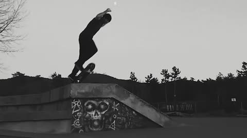 Slow Motion Skateboarding - Tre Flip off the wall at night
