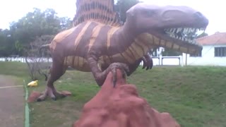 Sculpture of a spinosaur in the science museum, look at the teeth! [Nature & Animals]