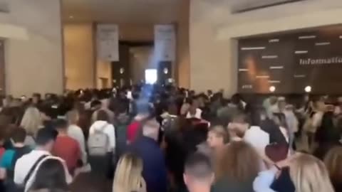 Museu do Louvre ,Foi Evacuado,Ontem de manhã.