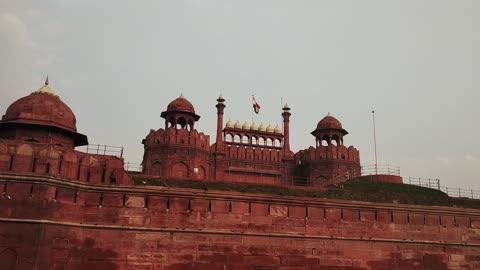 A Crowd Of Tourist Visiting The Historic Red Fort In New Delhi India