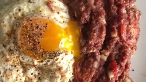 "Corned Beef & Eggs: A Classic Filipino Delight!"