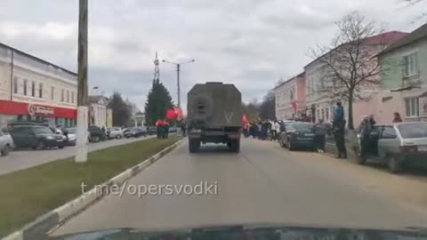 People are greeting a Russian column heading to the frontline