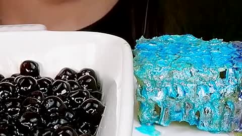 Raw HoneyComb Tapioca Pearls #zoeyasmr #zoeymukbang #bigbites #mukbang #asmr #food #먹방 #틱톡푸드 #rawhon