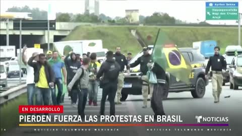 Pierden fuerza las protestas contra los resultados electorales en Brasil | Noticias Telemundo