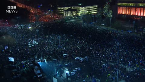 Romania protesters demand more - BBC News