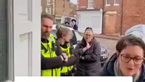 Crazy Irishman threatens to EAT the police during a rant