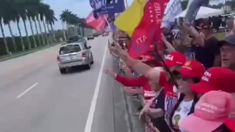 President Trump says hello to the massive crowd of supporters outside of Trump International Golf Club earlier today 🇺🇸