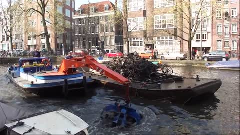 Boat crane fishes bicycle wrecks from Amsterdam canals