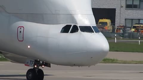 Airbus Beluga landing and takeoff at Finkenwerder, EDHI-17