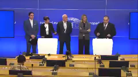 5 MEPs responding to Ursula von der Leyen's proposal to talk about mandatory vaccination in EU