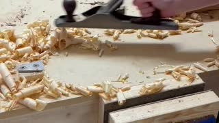 Handtool woodworking shop sounds - Planing stool legs blanks