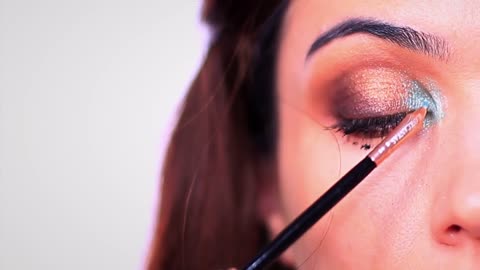 Beginners Eye Makeup tutorial Using Blue Eyeshadow 5 minute makeup Tutorial