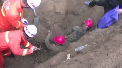 Firemen Risk Lives To Rescue Partially Buried Workers