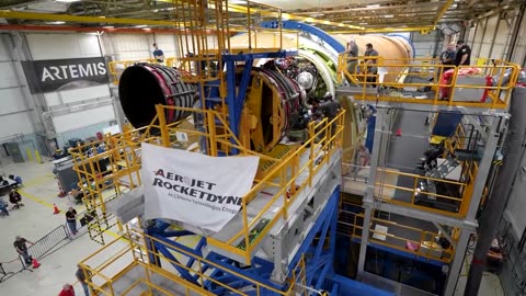 Watch Crews Add RS-25 Engines to NASA Artemis II SLS Rocket