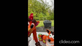 Hilarious! My Crash Bandicoot toy's dancing to music!