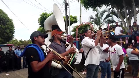 Nicaraguans dance, battle in honor of John the Baptist