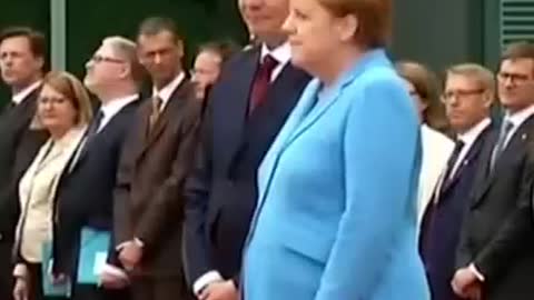 "German Iron Lady" suddenly fell on stage