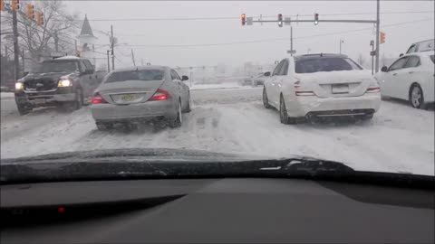 Mercedes 4Matic vs. Audi Quattro - Winter Time Brakdown During a huge snow storm
