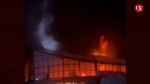 Strong fire breaks out at a construction market in Russia’s Chelyabinsk