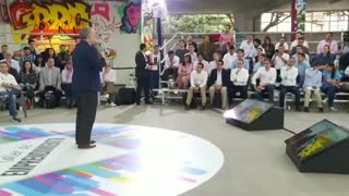 Presidente Duque hablando sobre el salario del 75% a jóvenes