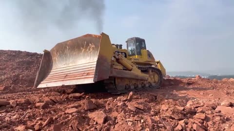 The biggest bulldozer in the world Komatsu D575