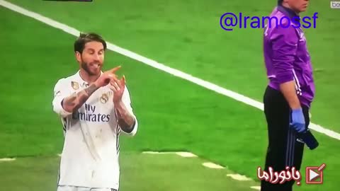 Sergio Ramos se enfada con Piqué tras ser mal expulsado