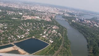 Approach into Washington Reagan Airport