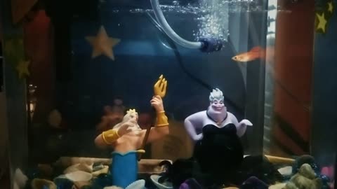 Real Live Bubble Guppy Therapeutic Video Swimming on King Triton & Ursula's Aquarium