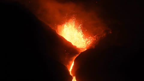 La Palma Volcano Lava Overflows From Collapsed Cone - Strange Natural Phenomena